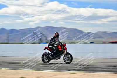 media/Mar-25-2024-Moto Forza (Mon) [[8d4319bd68]]/4-Novice Group/Session 4 Front Straight Speed Pans/